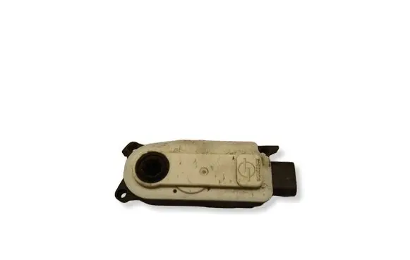 Peugeot 208 II Air flap motor/actuator 5877R1001