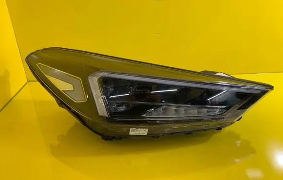 Hyundai Tucson TL Headlight/headlamp 92102D7700