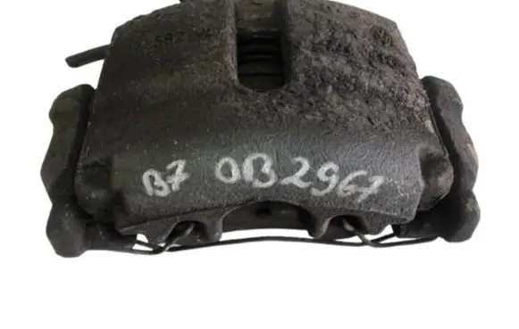 Volkswagen PASSAT B7 Front brake caliper