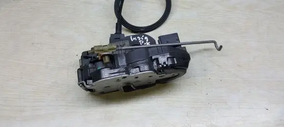 Opel Insignia A Front door lock 13503781