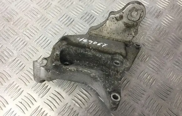 Hyundai Getz Engine mount bracket 216702A400