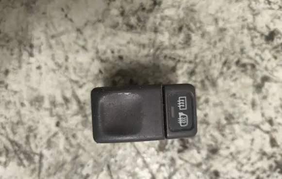 Volvo S70 V70 V70 XC Windscreen/window heater switch 9162952 99W33K 4970