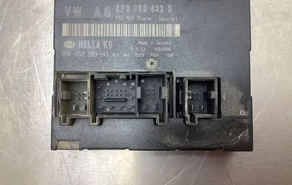 Audi A3 S3 8P Comfort/convenience module 8P0959433B 05600600 5DK00858345