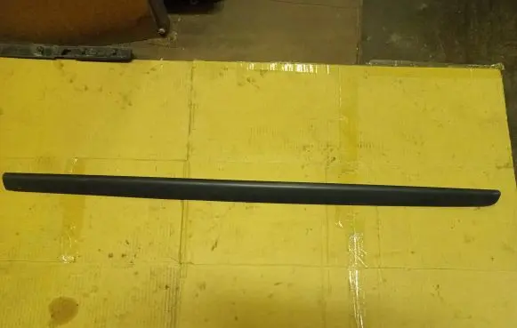 Renault Twingo II Front door trim (molding) 8200365843