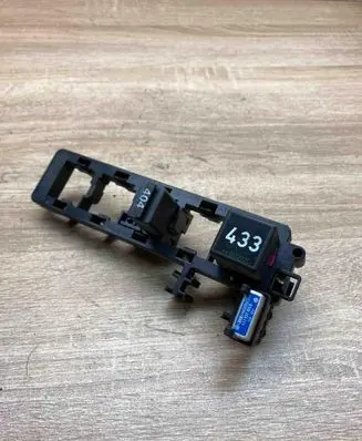 Volkswagen PASSAT B8 Fuse module 1K2937503A 4B0937527