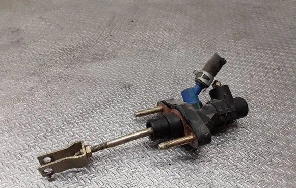 Toyota Avensis T250 Clutch master cylinder 