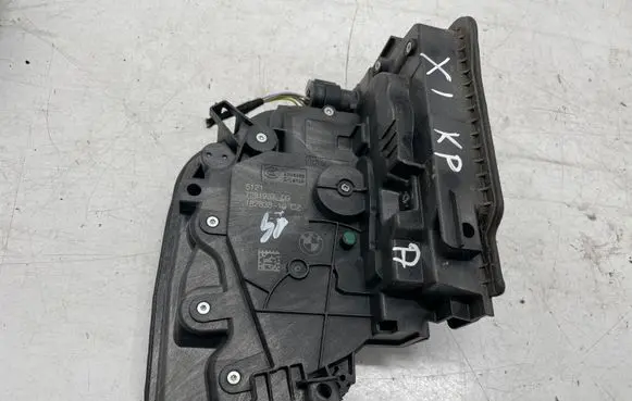 BMW X1 F48 F49 Front door lock 7281937