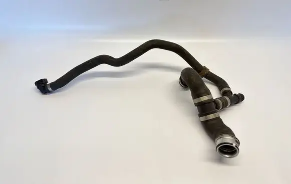 Mercedes-Benz C W204 Engine coolant pipe/hose A2045018282