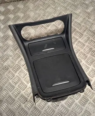 Mercedes-Benz A W176 Center console A1766807400 25062014 1234283C