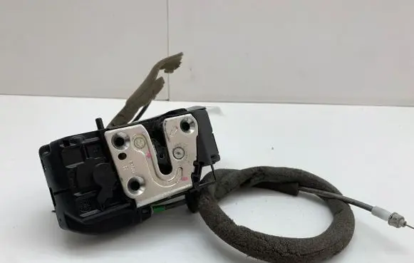 Nissan Qashqai Rear door lock