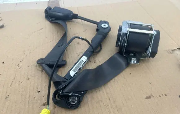 Opel Astra J Front seatbelt 13443557 13442070 628310000