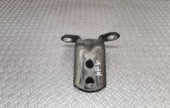 Nissan Qashqai Front door upper hinge 