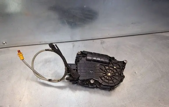 BMW 6 F06 Gran coupe Front door soft close latching motor (coupe) 4152310700