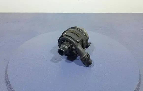 BMW Z4 E85 E86 Water pump 8651288