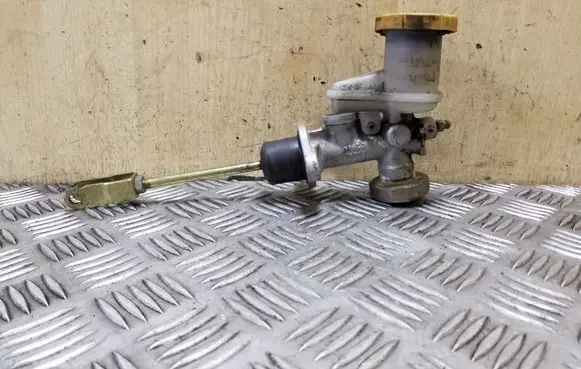 Subaru Legacy Clutch master cylinder