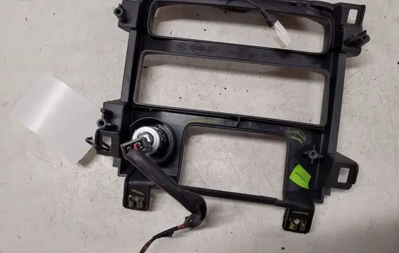 Nissan Primera Radio/GPS head unit trim 68413AV700 30237