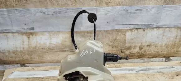Volkswagen Jetta V Rear door lock