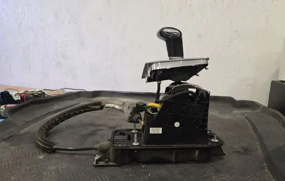 Volkswagen PASSAT B6 Gear shifter/selector 3C1713025H