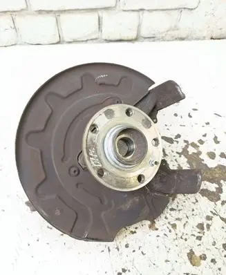 Volkswagen Golf VII Front wheel hub