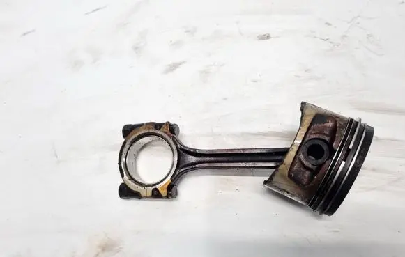 Nissan Micra Piston with connecting rod 