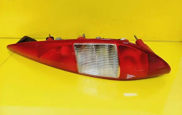 Ford Mondeo Mk III Rear/tail lights 1S71-13404-C