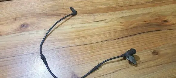 Mercedes-Benz E W210 ABS brake wheel speed sensor 0265006189 165411