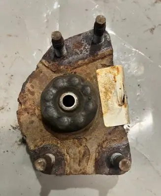 Jeep Cherokee III KJ Coil spring mount 