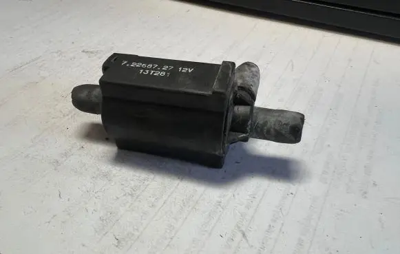 Land Rover Discovery 4 - LR4 Vacuum valve 72268727 13T281