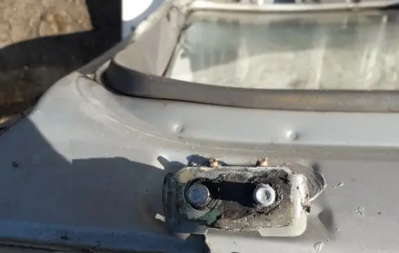 Mazda 626 Tailgate/trunk/boot hinge