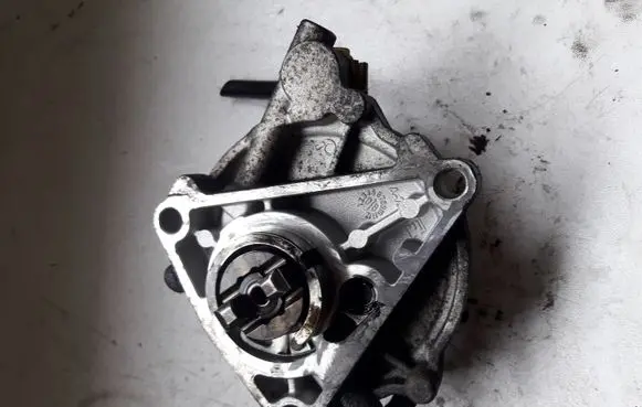 Opel Zafira B Vacuum pump