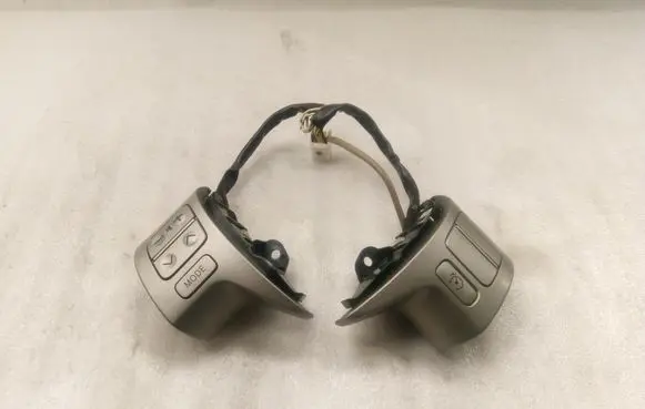 Toyota Auris 150 Steering wheel buttons/switches 8425002080