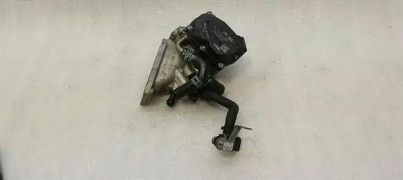 Volkswagen Golf VII Throttle valve 04L128063N