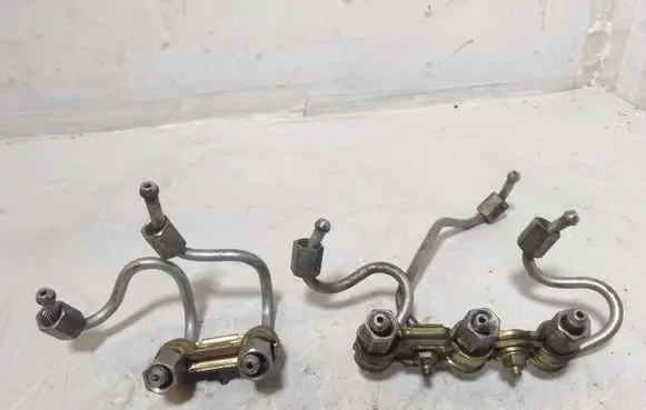Toyota Yaris Fuel injector supply line/pipe 