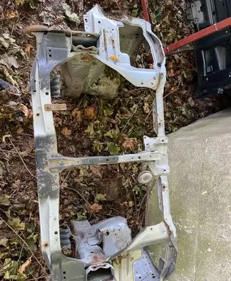Nissan X-Trail T30 Radiator support slam panel wzmocnienie