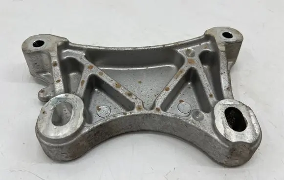 Opel Vivaro Engine mounting bracket 9830282180