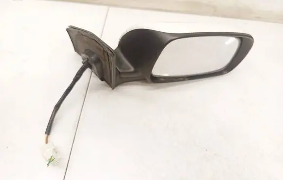 Toyota Avensis T250 Front door electric wing mirror 