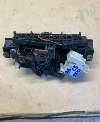 Audi A6 S6 C5 4B Tailgate/trunk/boot lock/catch/latch 4B0827565H 8D9827505H