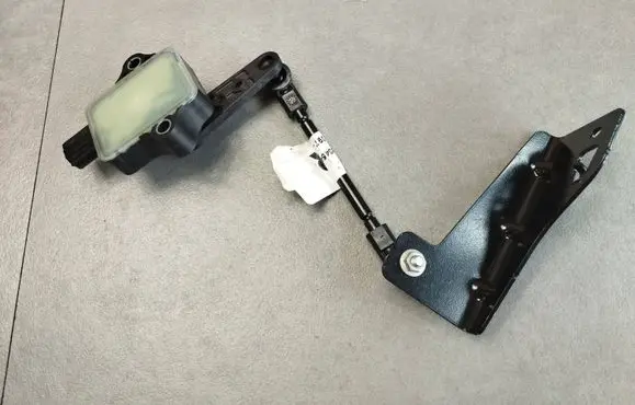 Volkswagen Amarok II Headlight/headlamp level sensor MB3C3C097CB