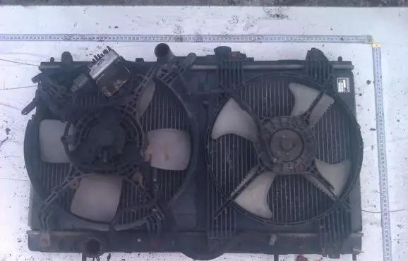 Mitsubishi Galant Radiator cooling fan shroud MR270403