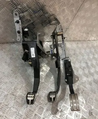 Ford Focus Brake pedal bracket assembly Hamulc10