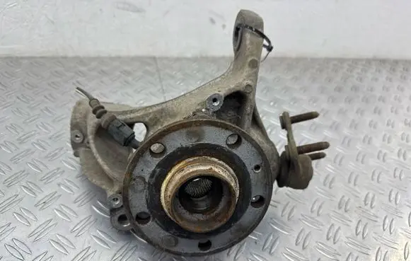 Volkswagen PASSAT B8 Front wheel hub 5Q0407257A