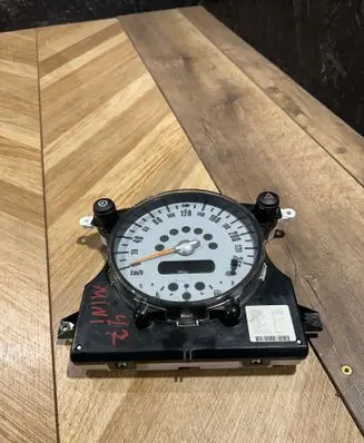 Mini One - Cooper R50 - 53 Speedometer (instrument cluster) 6921518 AR0039002