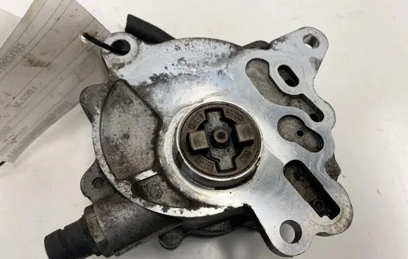 Volkswagen Touran I Vacuum pump 03G145209
