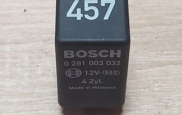 Audi A6 S6 C6 4F Glow plug pre-heat relay 038907281B 0281003032