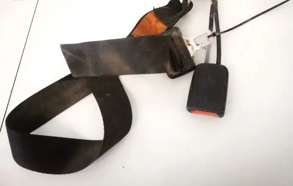 Volkswagen PASSAT B4 Middle seatbelt buckle (rear) 357857713d