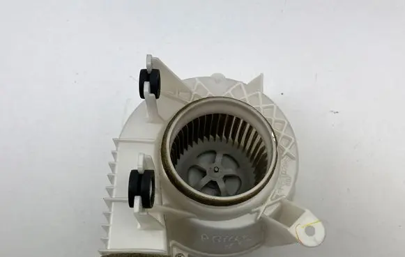 Toyota Prius (XW30) Hybrid/electric vehicle battery fan G923047020 1173001111