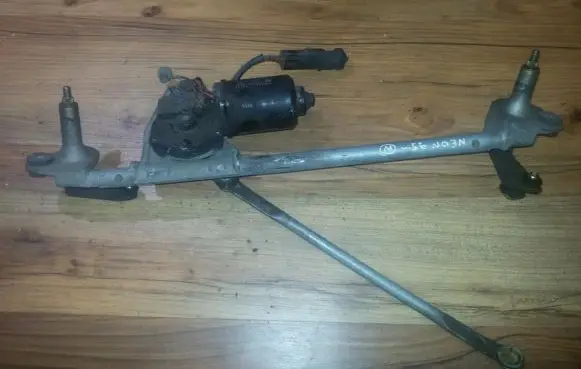 Front wiper linkage and motor