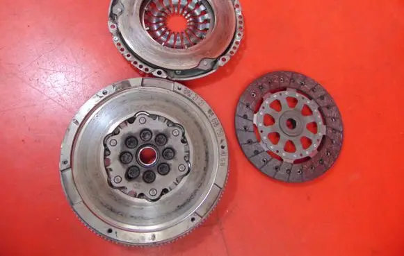 BMW 2 F46 Clutch set kit 8698750