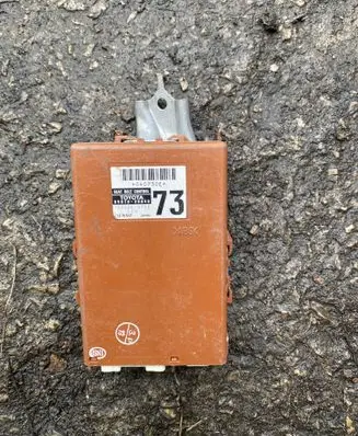 Toyota Avensis T270 Seat belt warning relay 8981020040