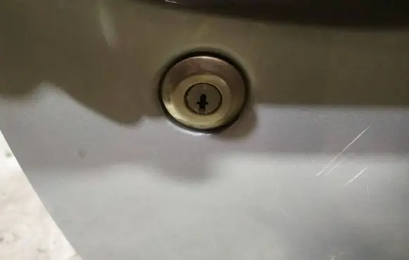 Citroen Xsara Picasso Front door lock (next to the handle) 